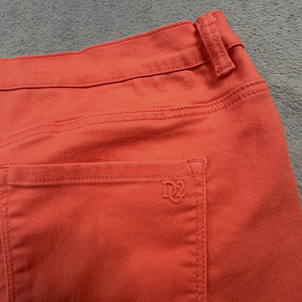 D2 Diane Gilman Embroidered Floral Capri Jeans Coral Size 24W Great Condition - Picture 10 of 10